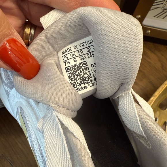 Adidas Edge Lux 5 Running Women Sneakers - White with Gold Stripes size 7 1/2 - Picture 9 of 9